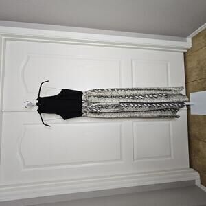 Stylish Black and Snake Print Jumper - Perfect for Any Occasion